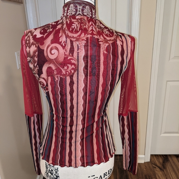 Beautiful Designer Top Amazing Prints Size S - Picture 4 of 6